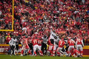Chiefs, led by hobbled Mahomes, beat Jags 27-20 in playoffs - West Hawaii  Today