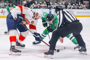 All-Star Robertson scores two goals, Stars top Panthers 5-1