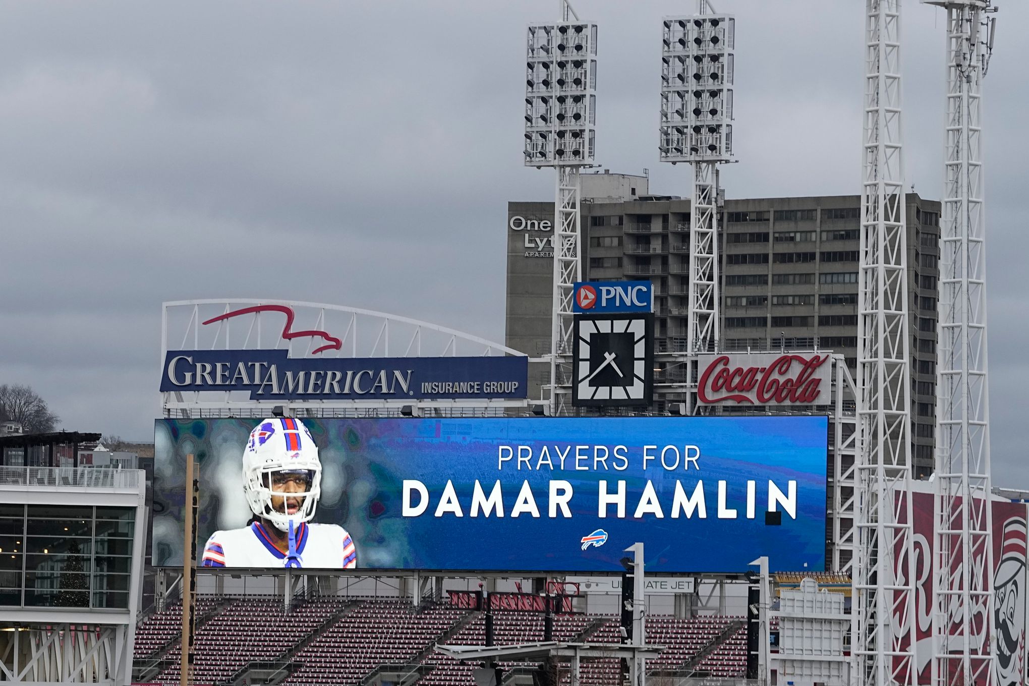 Full coverage: Bills' Damar Hamlin suffers cardiac arrest vs. Bengals - Los  Angeles Times