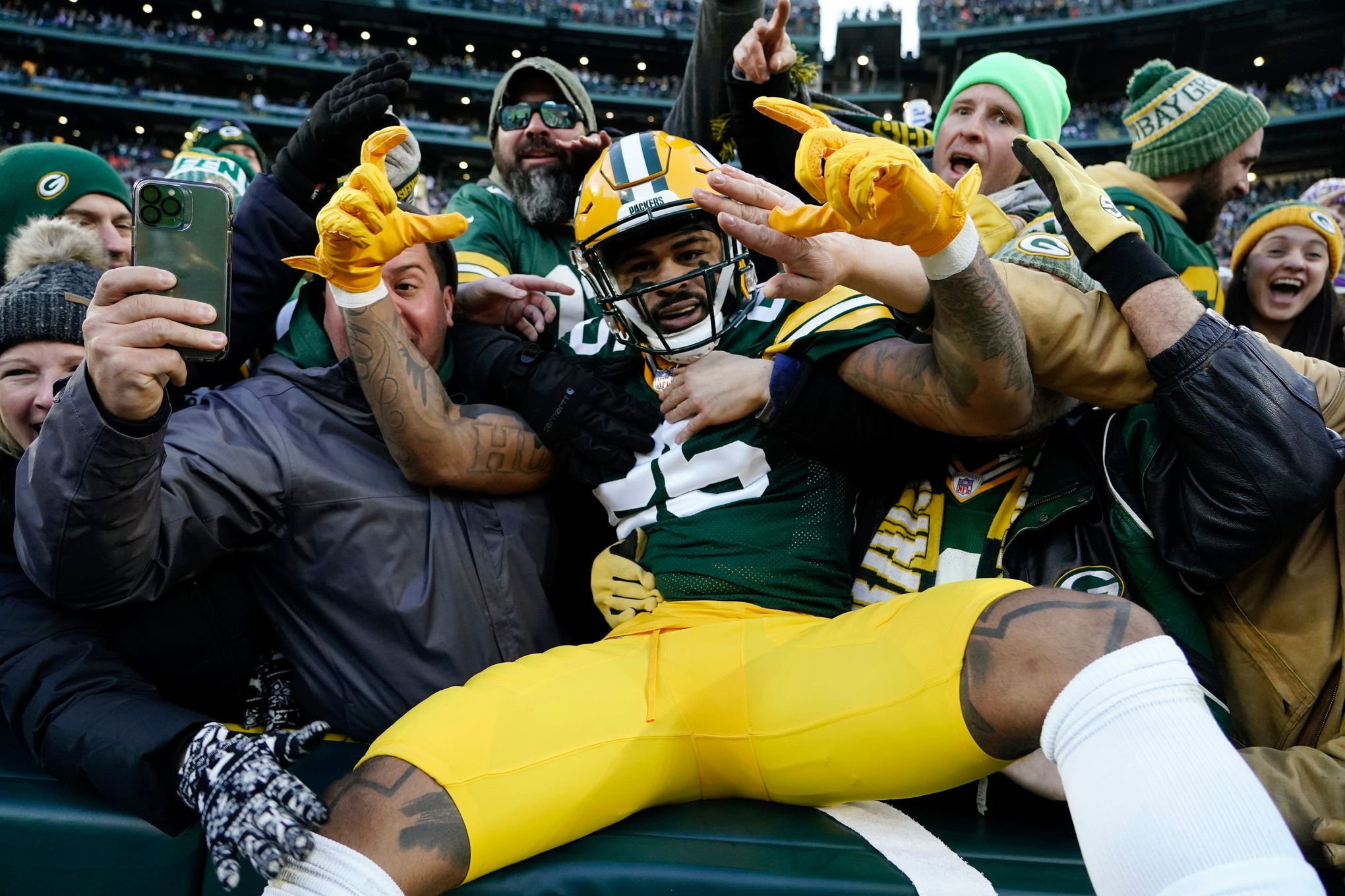 Packers clinch top seed, playoff bye with Week 17 rout of Vikings