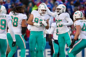 NFL playoffs: Bills sidestep Miami's upset attempt 