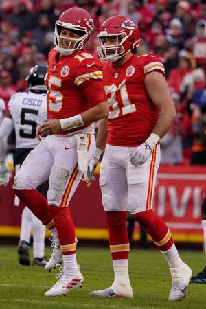 Chiefs, led by hobbled Mahomes, beat Jags 27-20 in playoffs – The Denver  Post