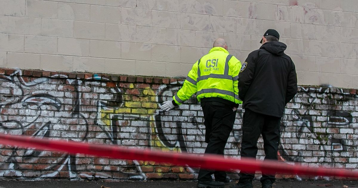 Man found dead in North Seattle parking lot | The Seattle Times