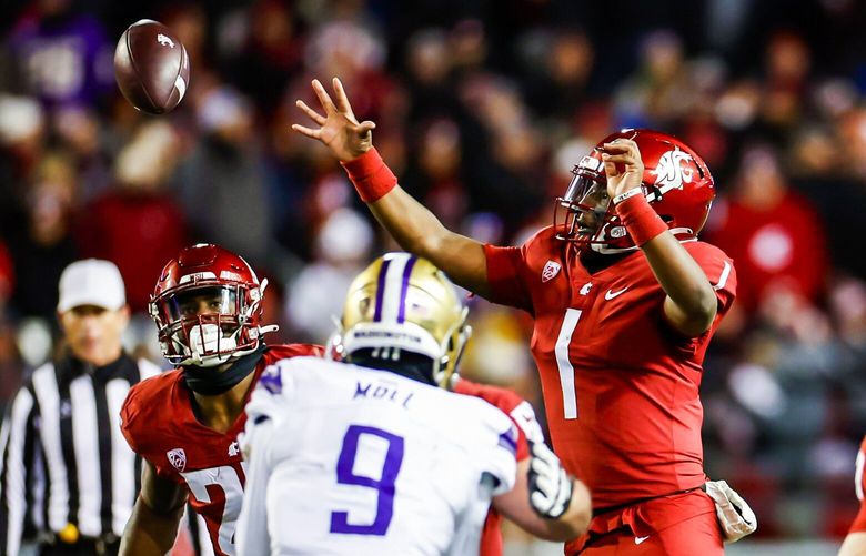 Washington State quarterback Cameron Ward reaches for a high snap in the second quarter as the Washington Huskies play the Washington State Cougars in Pac-12 Football Saturday, November 26, 2022 at Martin Stadium, in Pullman, WA. 222254