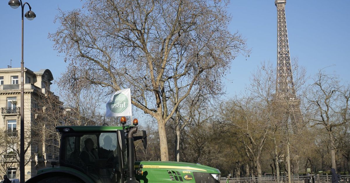 Amazing Farmers Drive Tractors Through Paris, Block Highways In Greece To Protest Mercosur Free-trade Deal Artwork in 4K Amazing Farmers Drive Tractors Through Paris, Block Highways In Greece To Protest Mercosur Free-trade Deal Artwork in 4K