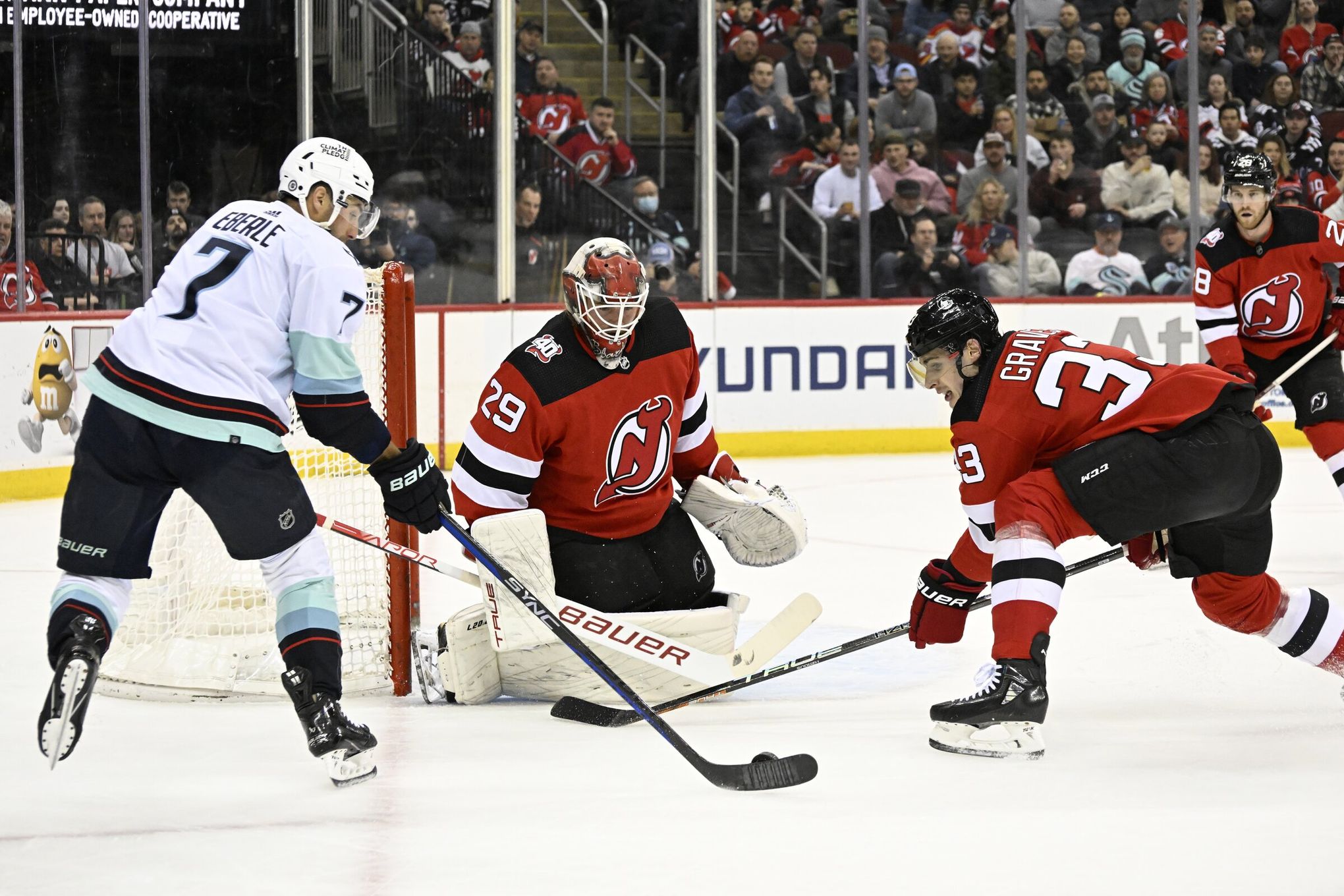 Devils can't capitalize off strong start in another loss to Flyers