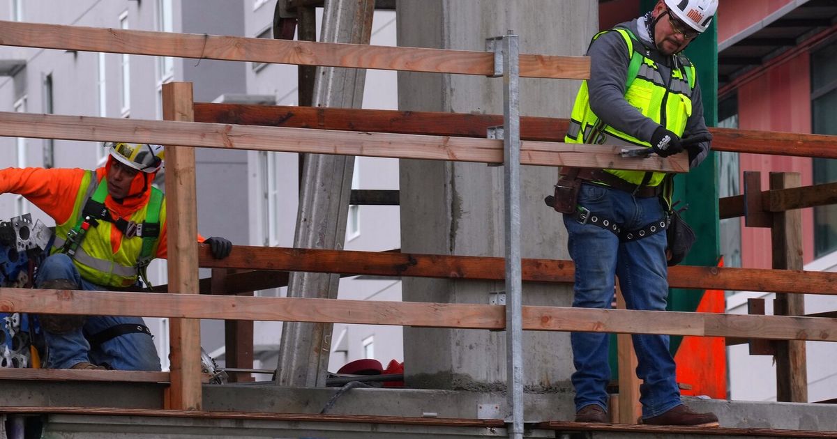 What recession? Some economists see chances of a growth rebound