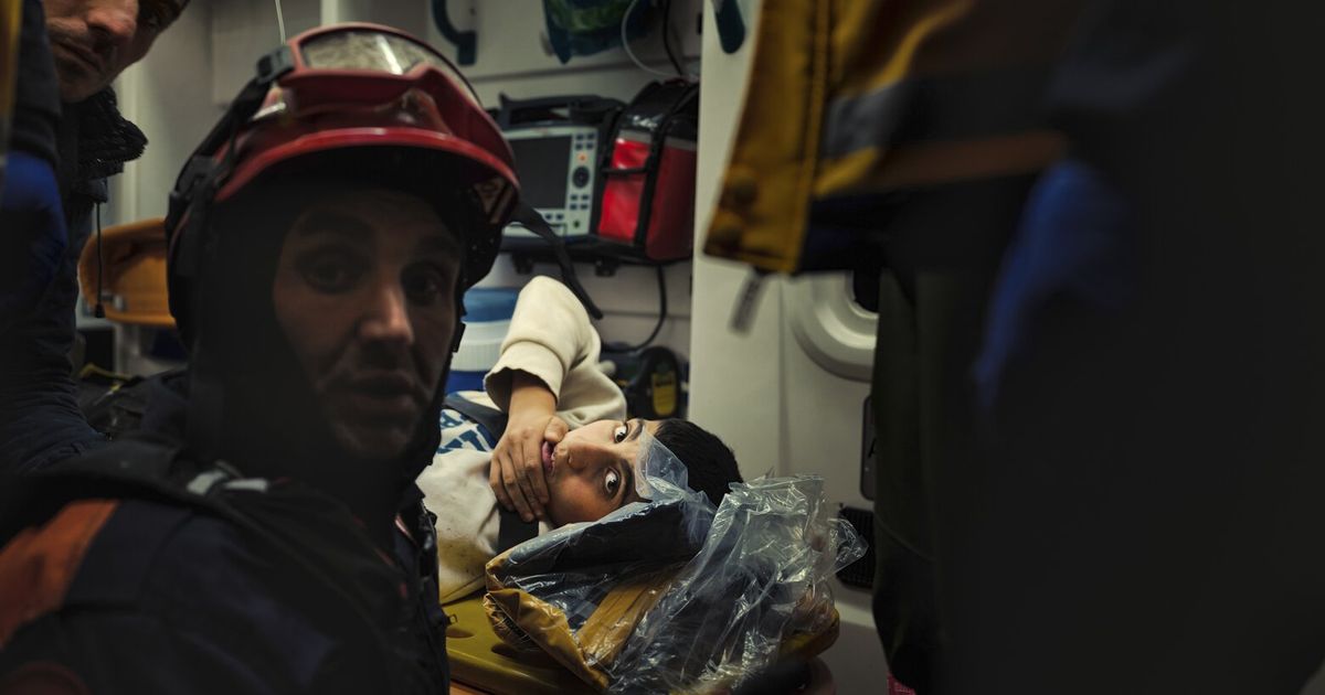 Volunteers piece together a makeshift medical system in earthquake zone ...