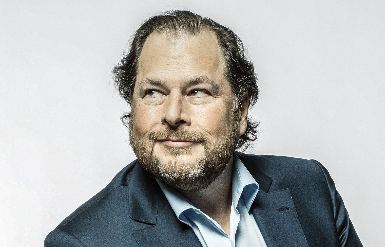 Дэвид бениофф. Чарльз Бениофф. Mr. Marc r. Benioff. Marc Benioff бизнесмен на черном фоне. Пол Бениофф черно белая фотография.