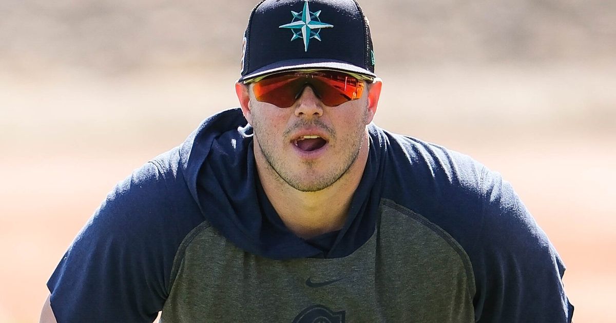 With his wrist feeling better, Mariners' Ty France back to 'just playing  baseball