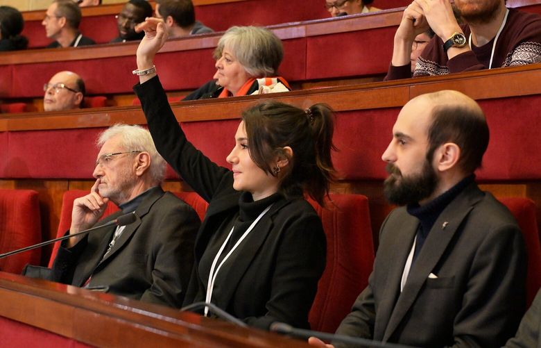 A Citizen’s Assembly in Paris debates end of life issues.