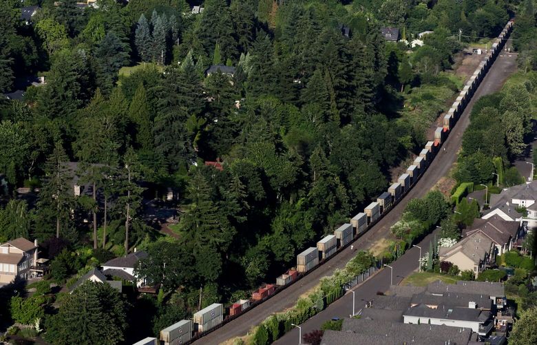 A BNSF freight train carrying shipping containers on the Washington State side of the Columbia River east of Vancouver, WA.


Friday June 3, 2016