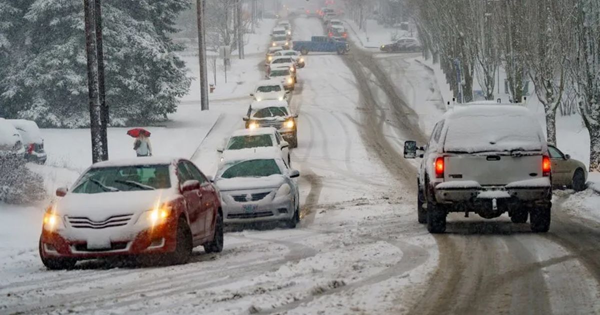 Portland winter storm Power outages, grounded planes, dangerous roads