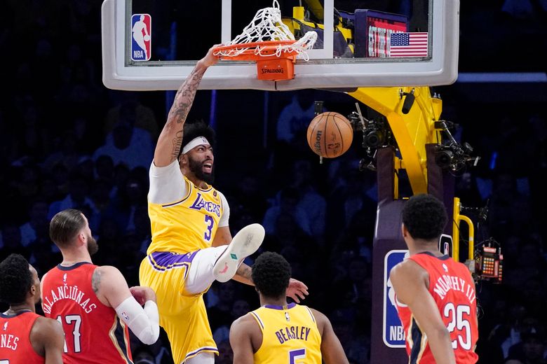 Los Angeles Lakers forward Anthony Davis (3), forward LeBron James