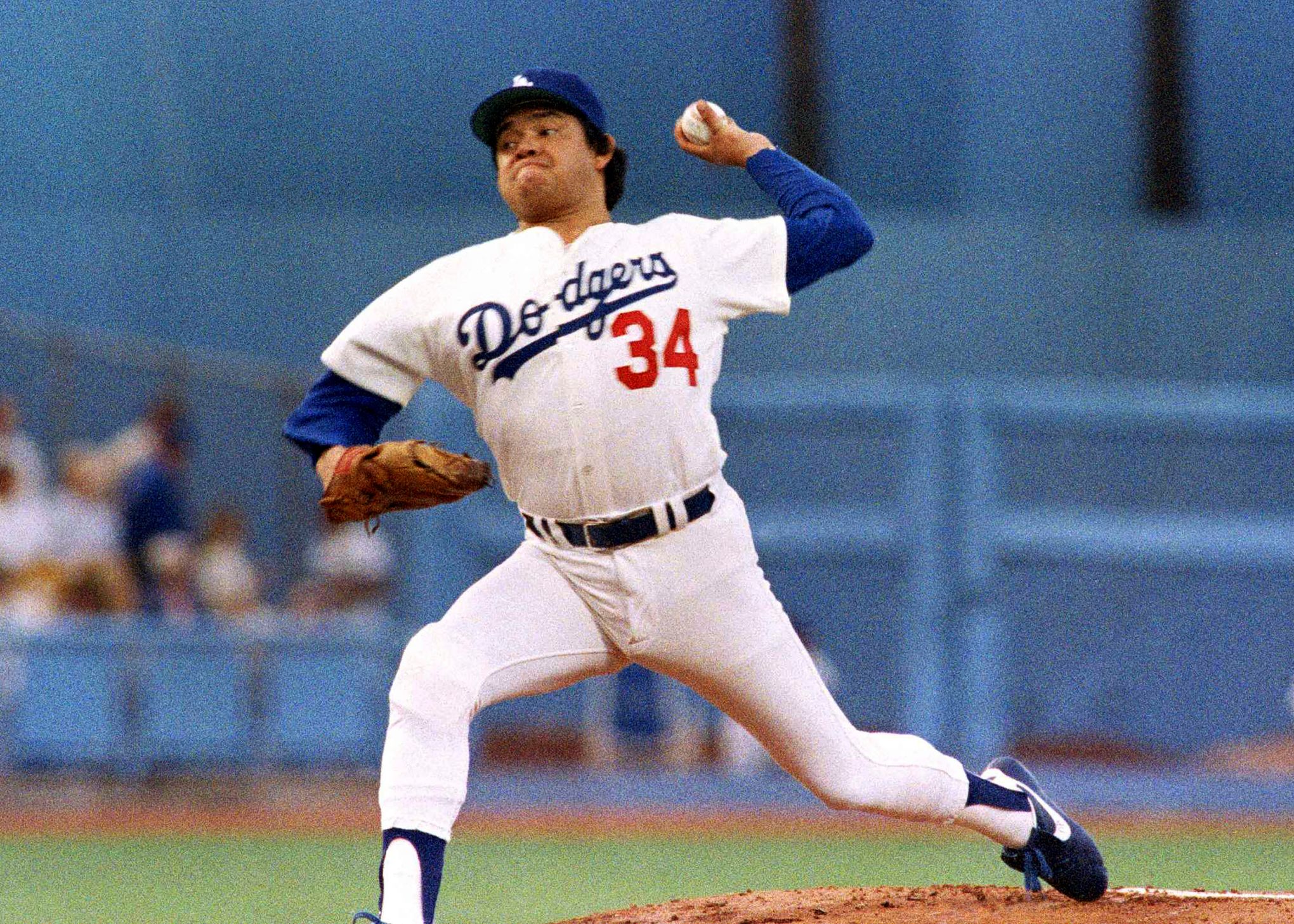 The Dodgers retire Fernando Valenzuela's No. 34 🇲🇽 @dodgers