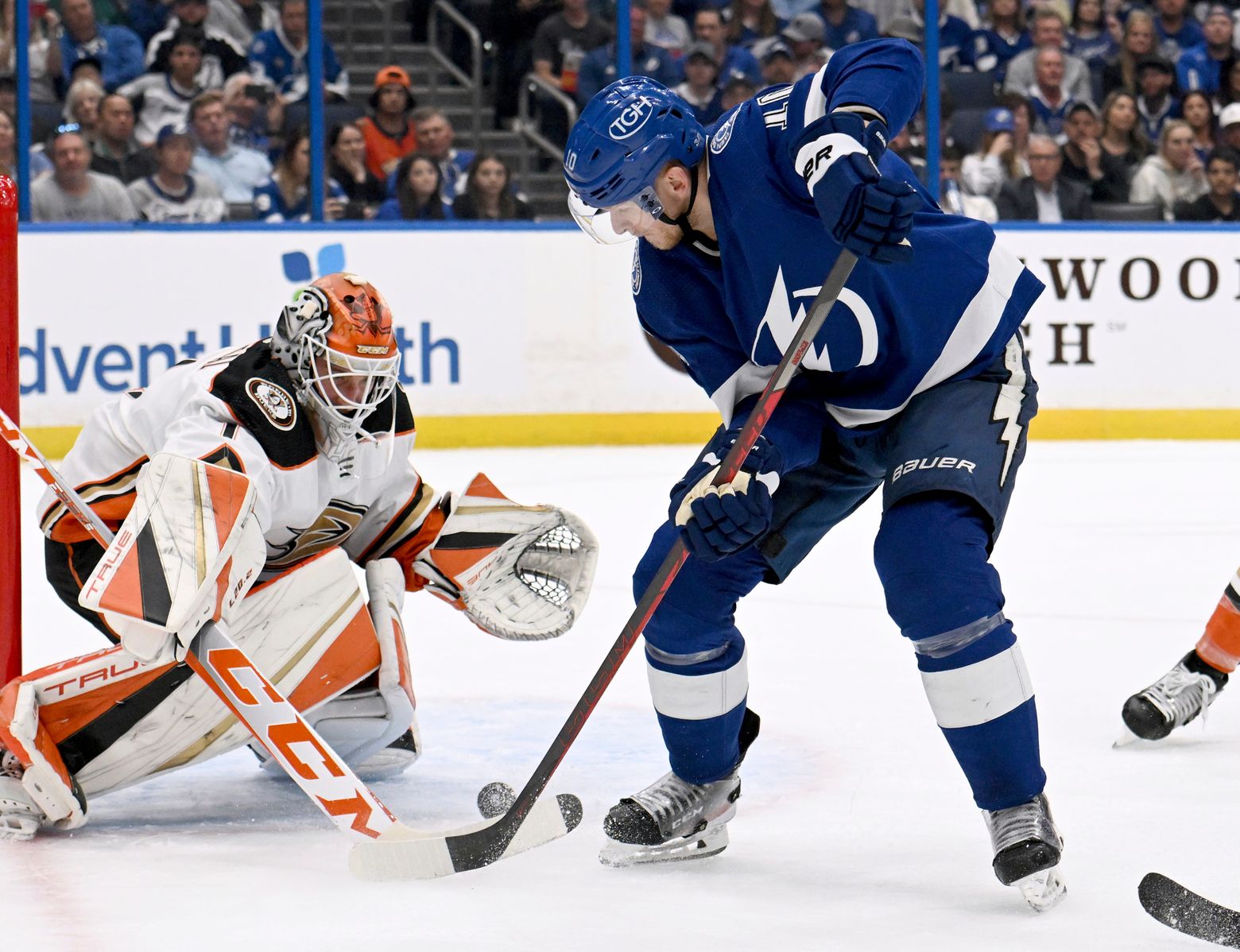 Lightning score 4 in 2nd period; Ducks lose 6th straight | The Seattle Times