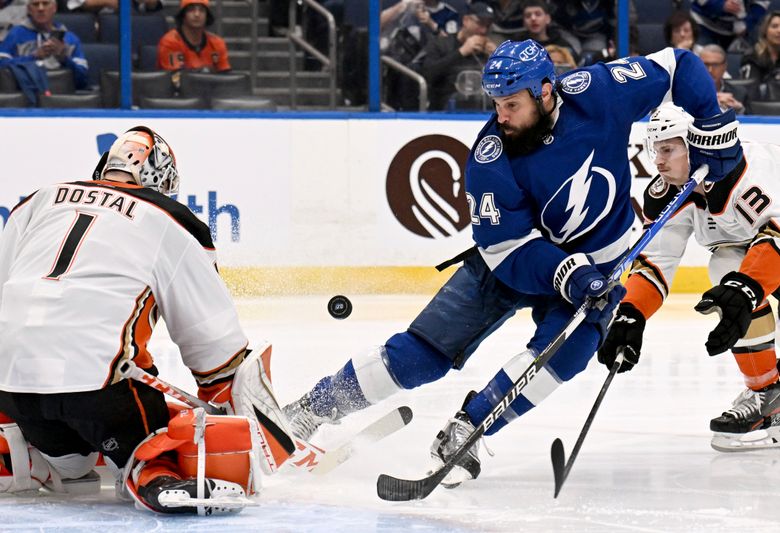 Lightning score 4 in 2nd period; Ducks lose 6th straight - Seattle Sports