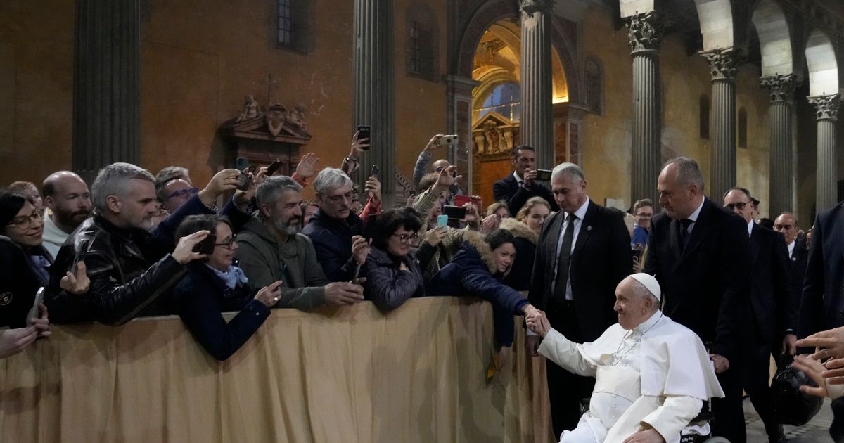 Pope suffering bad cold but keeps appointments, Vatican says