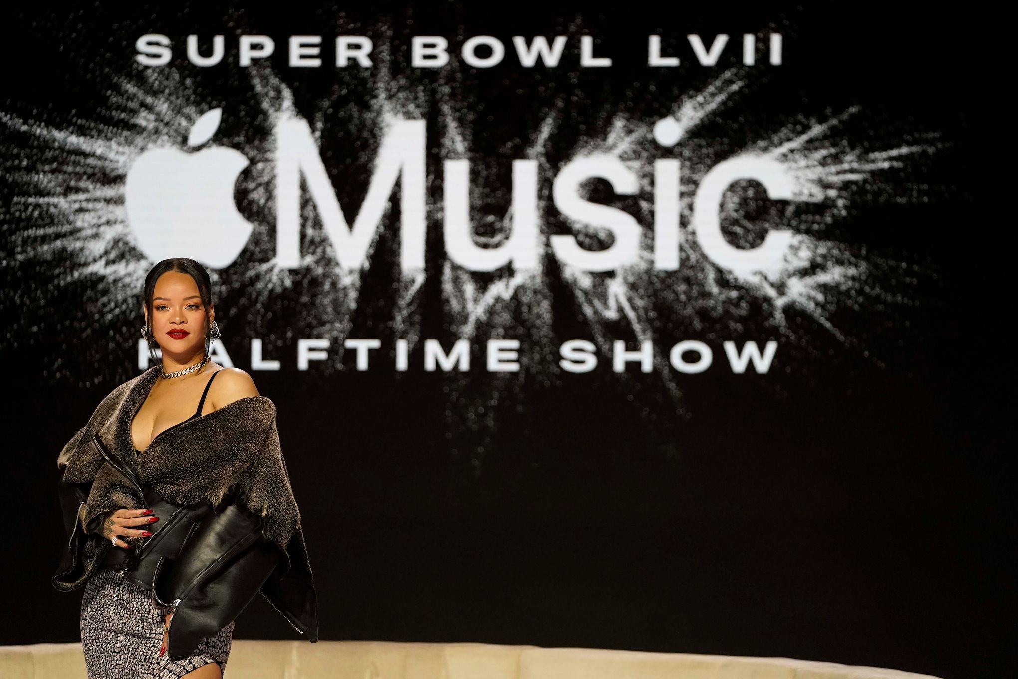 Apple to Sponsor the Super Bowl Halftime Show - The New York Times