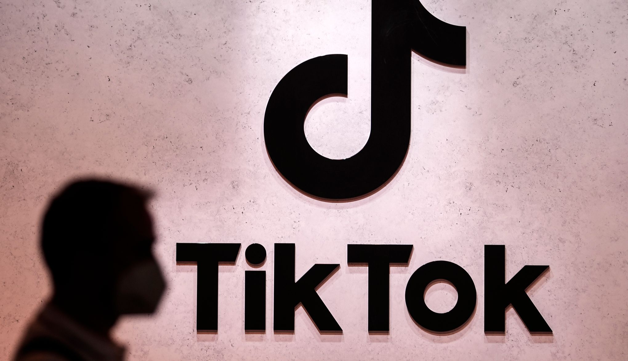 TikTok banned from EU Commission phones over cybersecurity