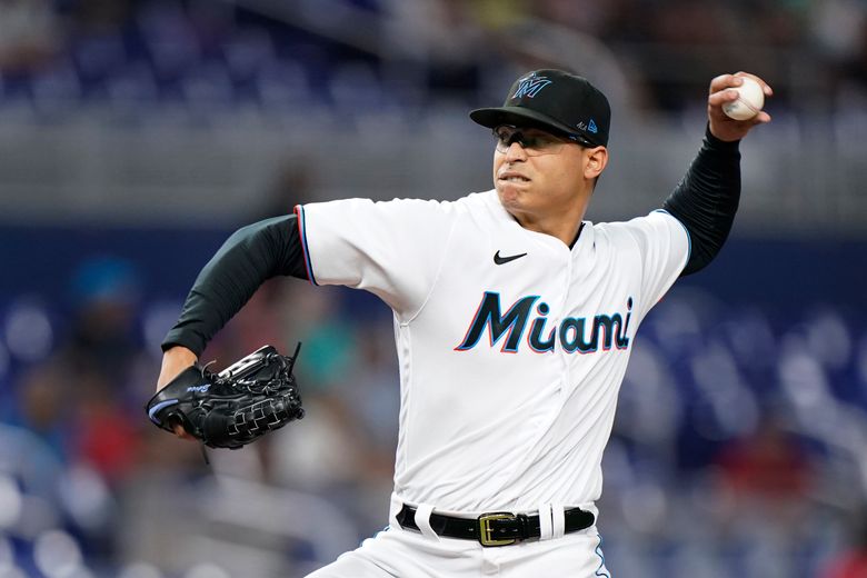 Marlins trade Castillo to Twins