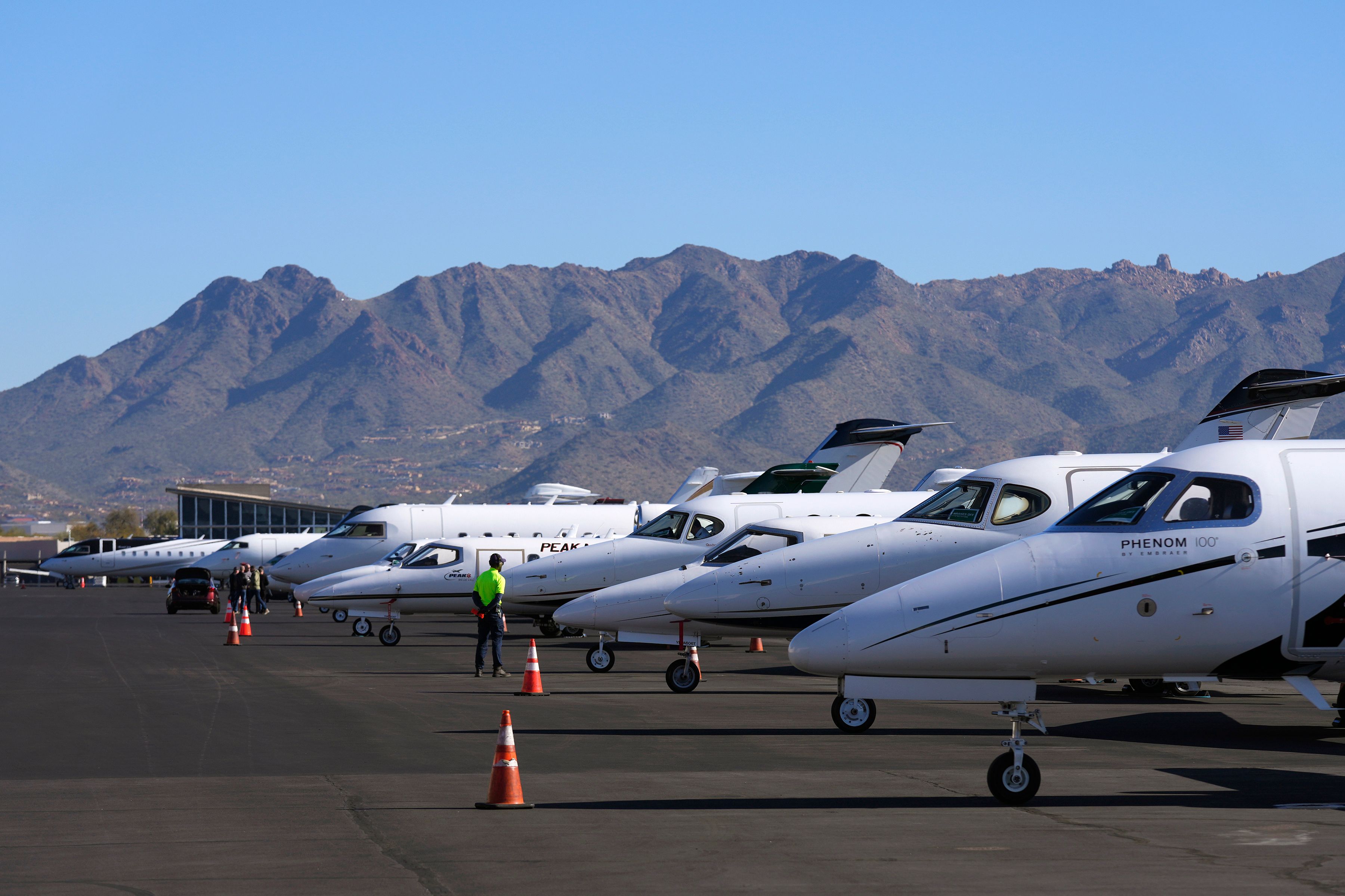 Super Bowl draws epic air show of private planes to Phoenix The