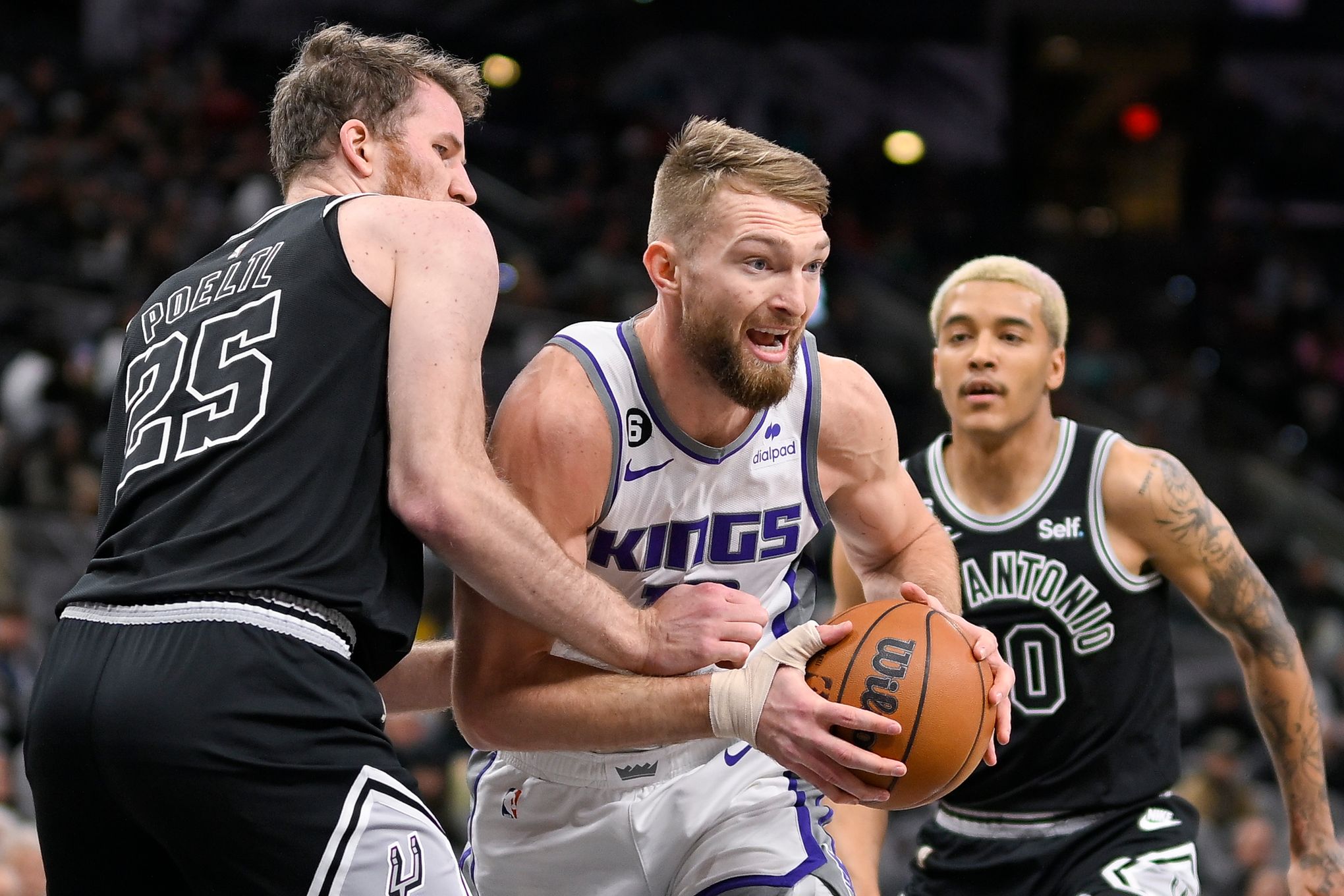 Sabonis' double-double helps Kings power past Spurs 119-109