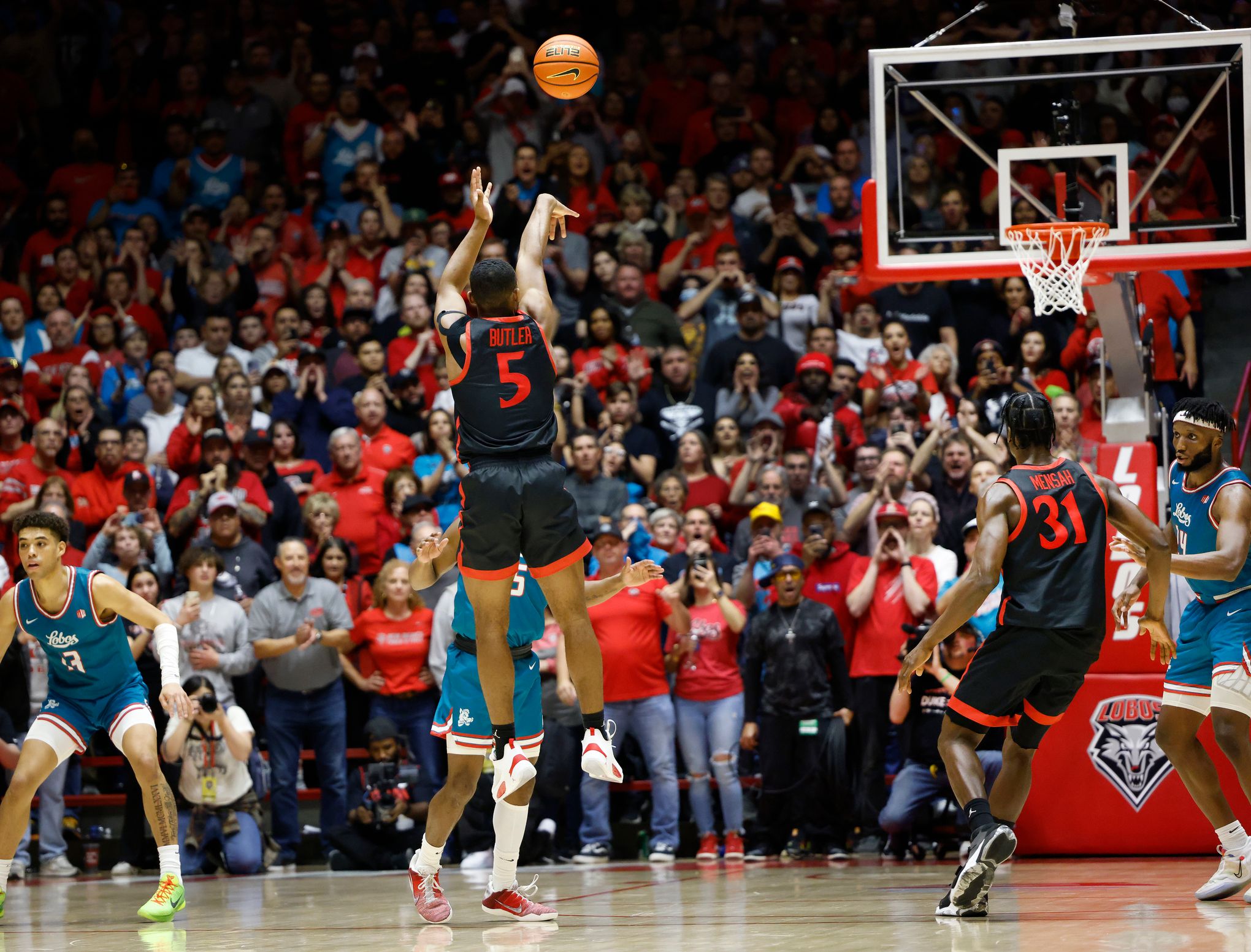 Butler's Buzzer Beater Gives SDSU 73-71 Win Over New Mexico, Share of MW  Title - Times of San Diego