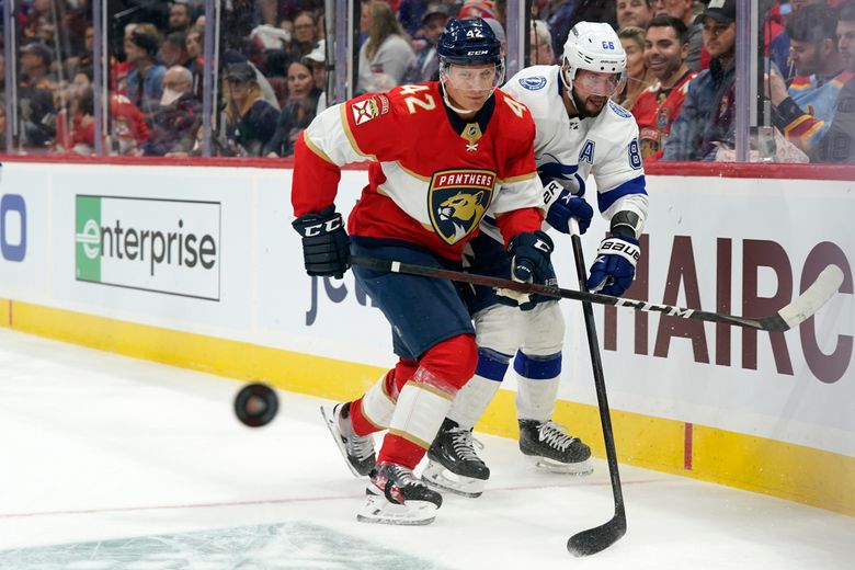 Tkachuk's 5-point night leads Panthers over Lightning 7-1