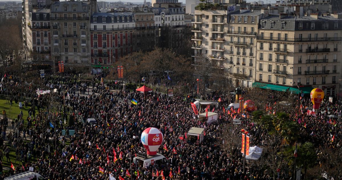 French Pension Protesters Briefly Storm LVMH Building in Paris - BNN  Bloomberg