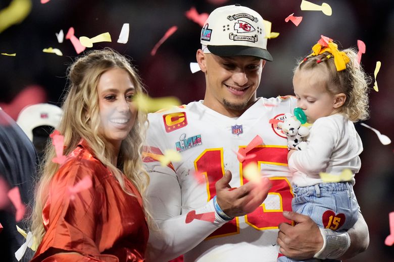 Patrick Mahomes treats entire family to work vacation in Hawaii