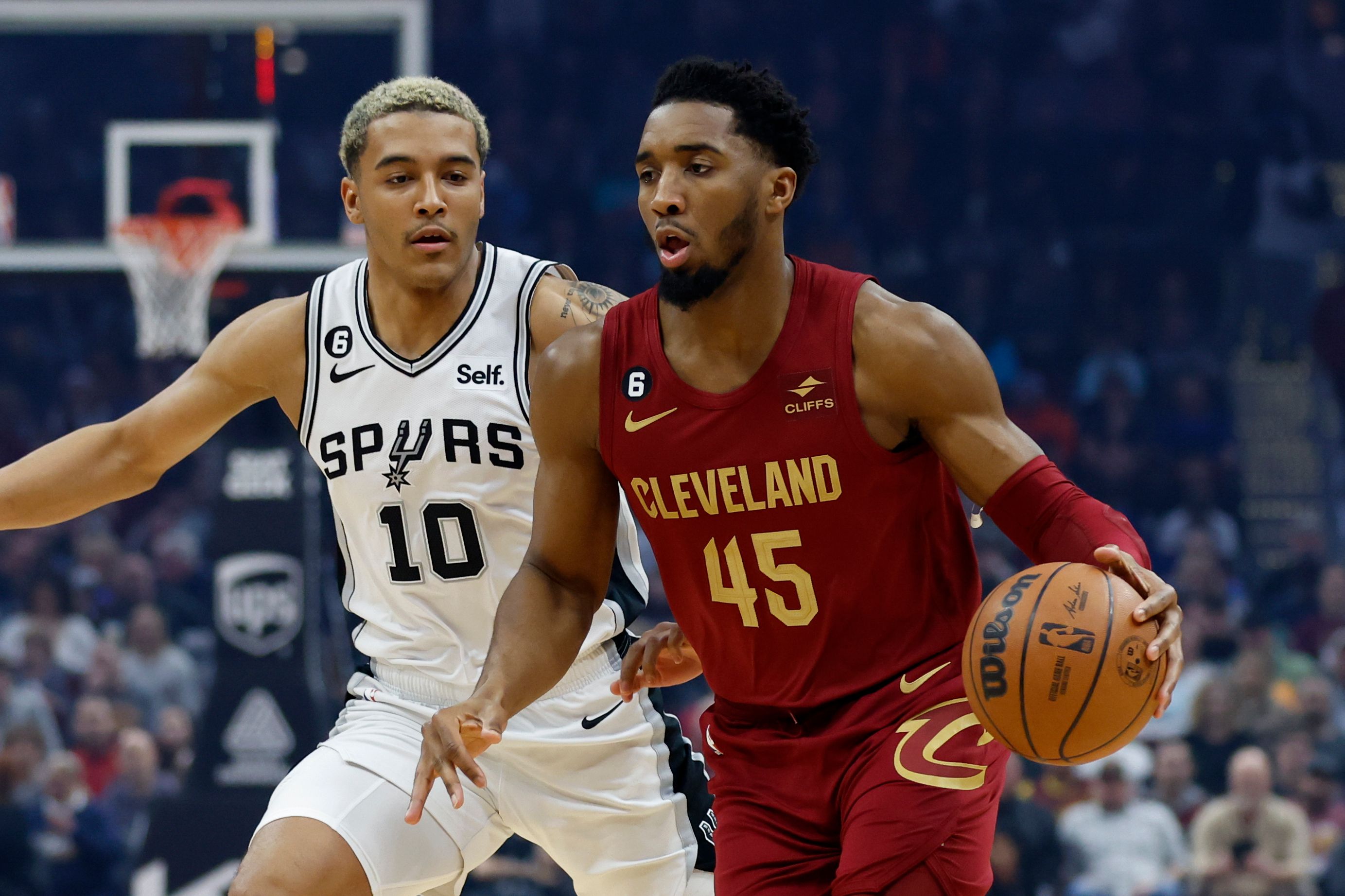 Mitchell scores 41 as Cavs hand Spurs 13th straight loss The