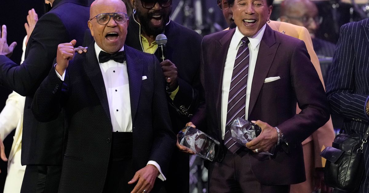 Gordy, Robinson honored at reunion of Motown stars