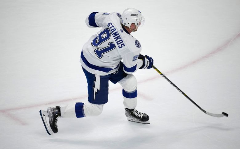 Lightning win home opener, Stamkos leads way with 3 points