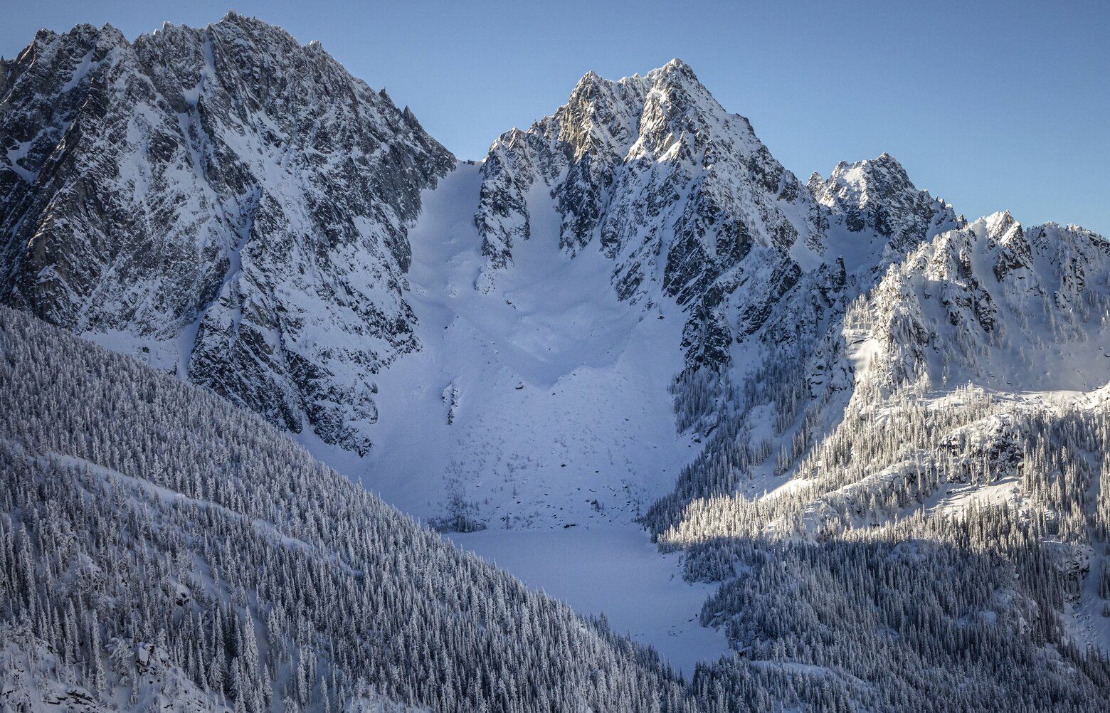 AVALANCHE たっつー WA volunteer details Colchuck Peak avalanche search-and-rescue