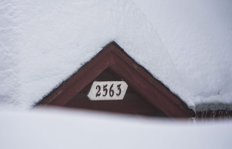 Snow is piled up on a home in Running Springs, Calif., Tuesday, Feb. 28, 2023. Mountainous areas of California experienced nearly unprecedented snowfall accumulations – more than 40 feet since the start of the season.   What is going on with all the snow? Meteorologists say the explanation for the robust winter season is not so simple. (AP Photo/Jae C. Hong) NY127 NY127