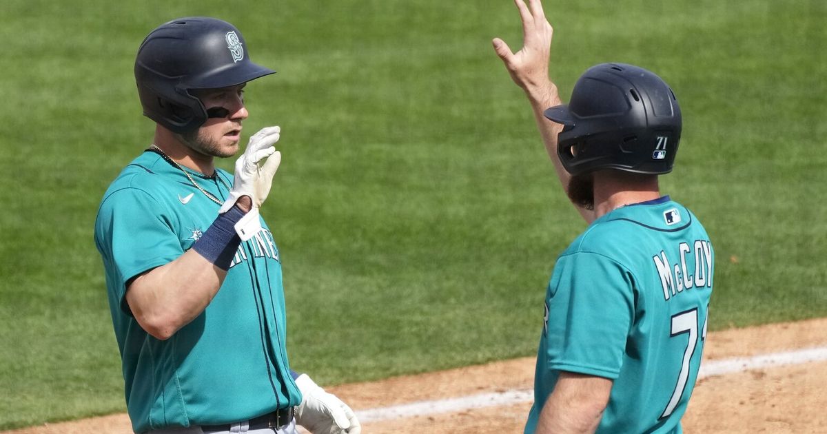 Mariners bounce back from clunker loss with three homers in win vs. Brewers