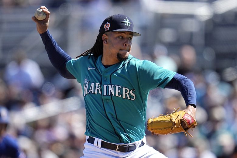 Seattle Mariners reliever Gabe Speier delivers a pitch during the ninth  inning of a baseball game