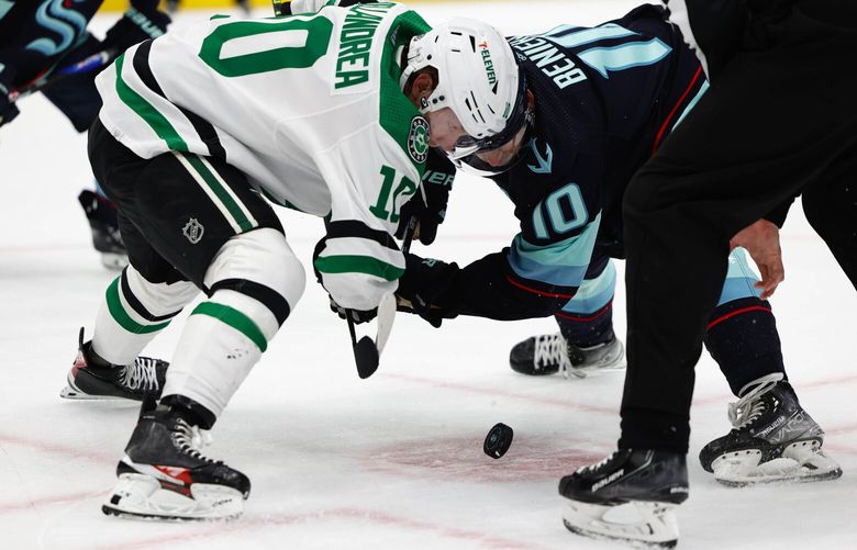 Seattle’s Matty Benieers faces off against Dallas’ Ty Dellandrea in the first period. 223271