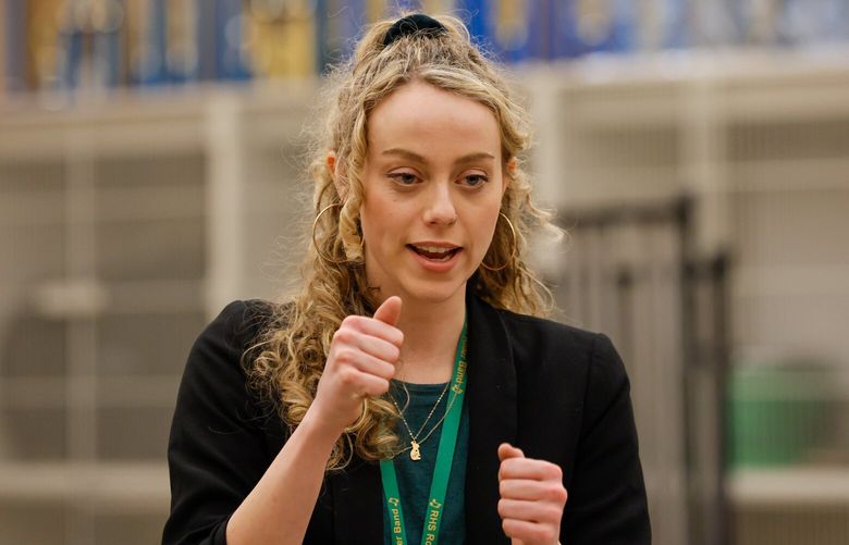 Roosevelt High School jazz band director Hannah Mowry speaks to her students during class on Monday, March 13, 2023. 223285