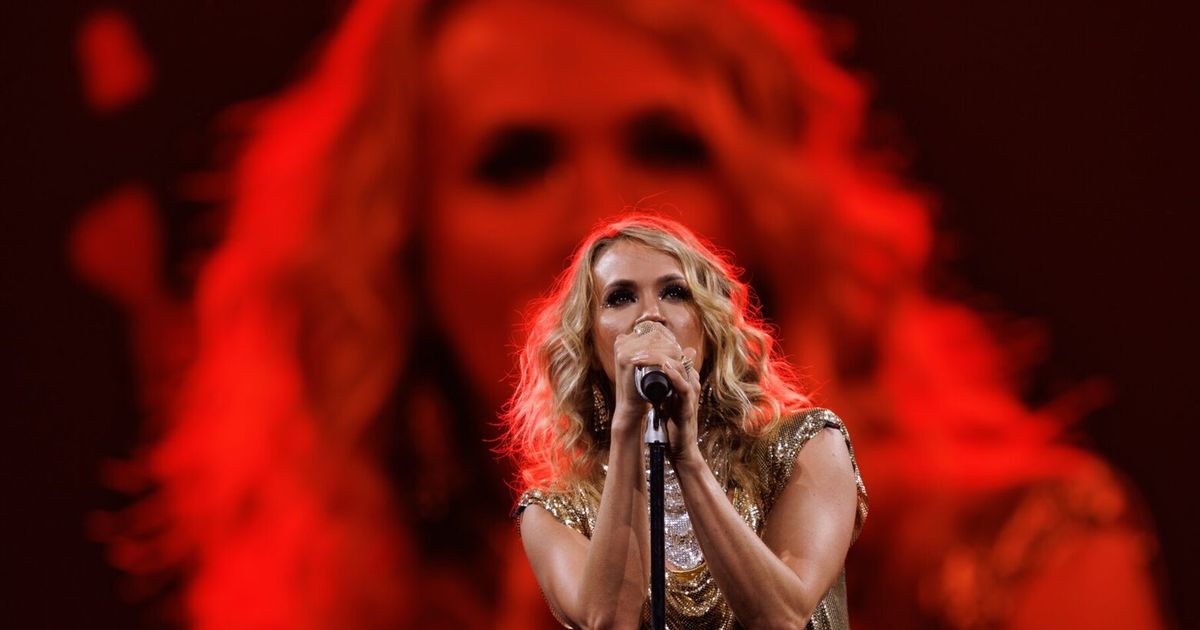 Carrie Underwood Denim & Rhinestones Tour, St. Louis, Missouri, November 7,  2022 – Star Style