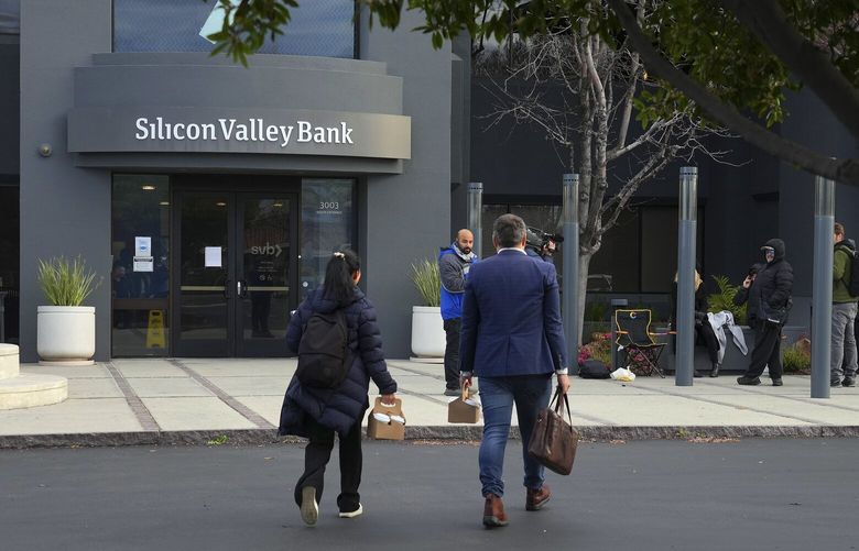 People bring coffee and snacks for customers waiting to enter the Silicon Valley Bank headquarters in Santa Clara, Calif., on March 13, 2023. Blaming workplace diversity or environmentally and socially conscious investments for the Silicon Valley Bank’s downfall signals a “complete lack of understanding of how banks work,” one expert said. (Jim Wilson/The New York Times) XNYT99 XNYT99