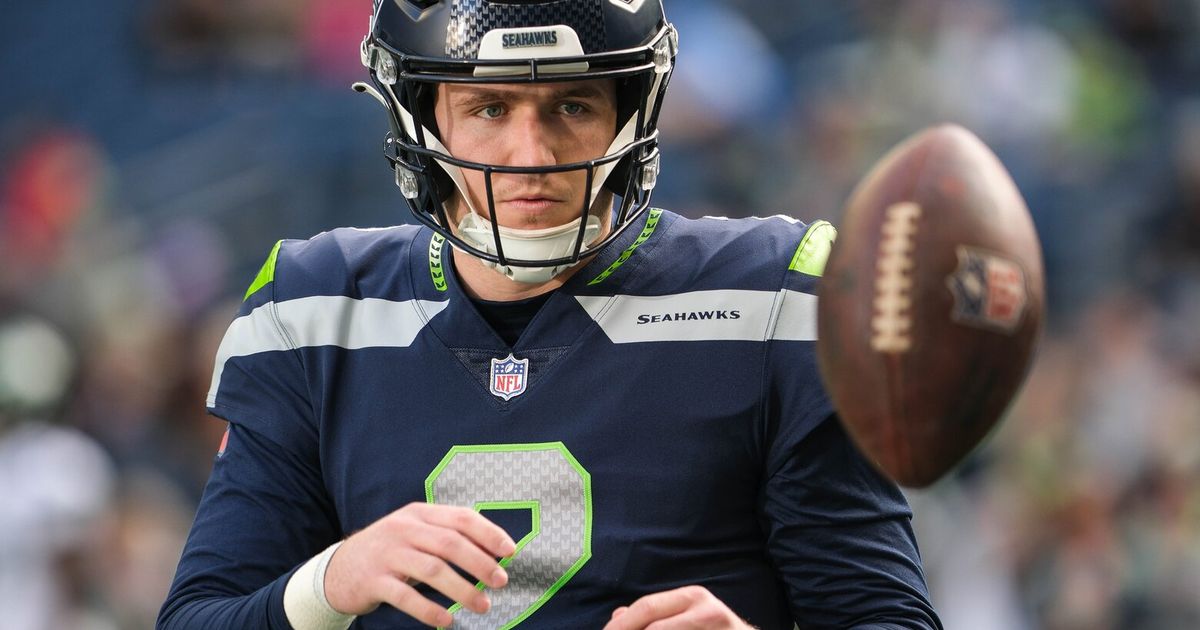 Seahawks agree to re-sign backup QB Drew Lock