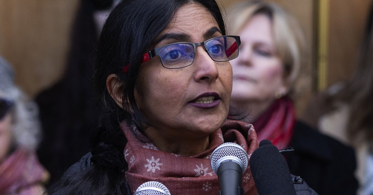 Seattle considers  cap on late fees for renters