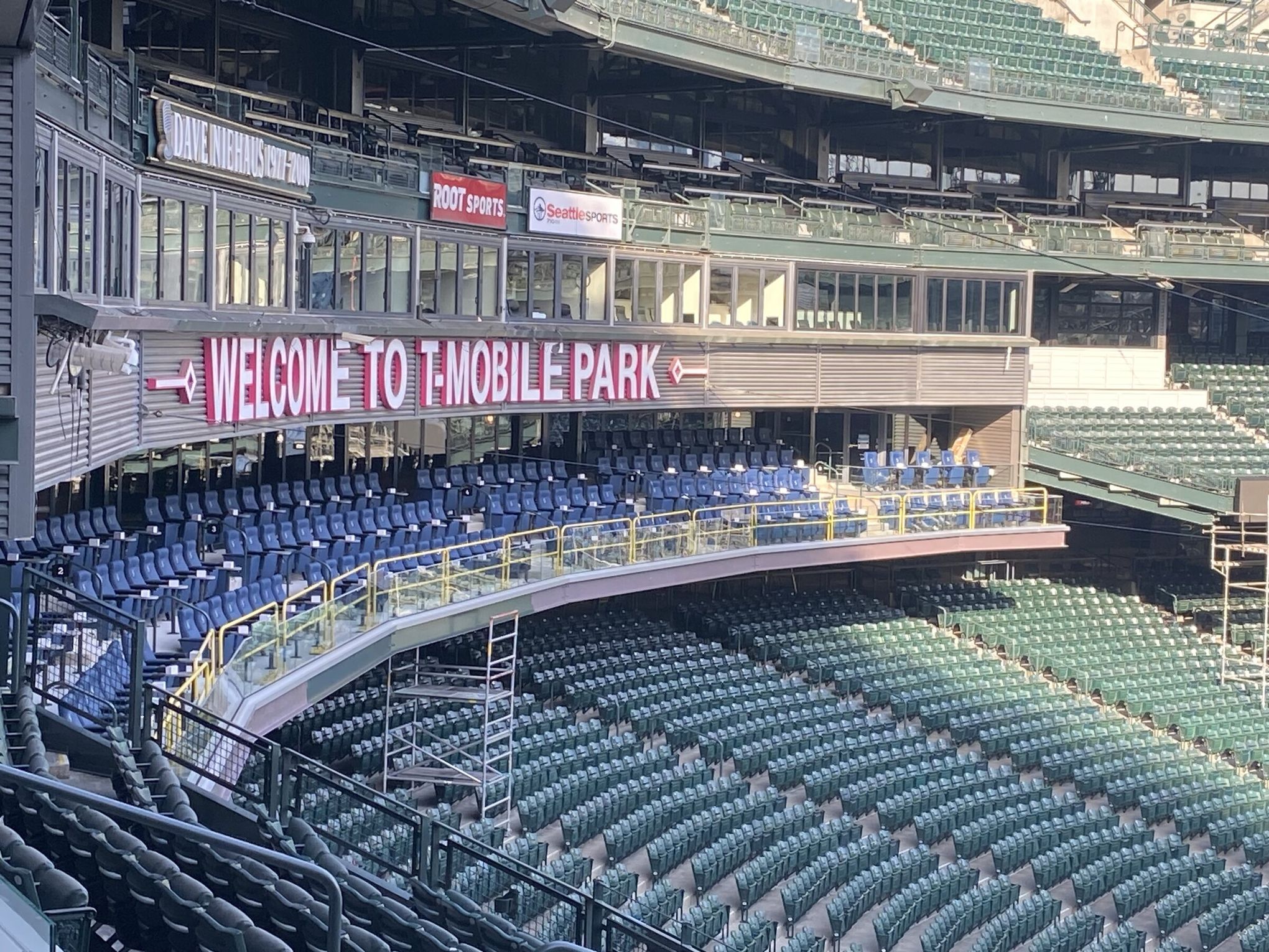 No Joy In Mudville As Mariners Press Box Moves To Smaller Digs The Seattle Times