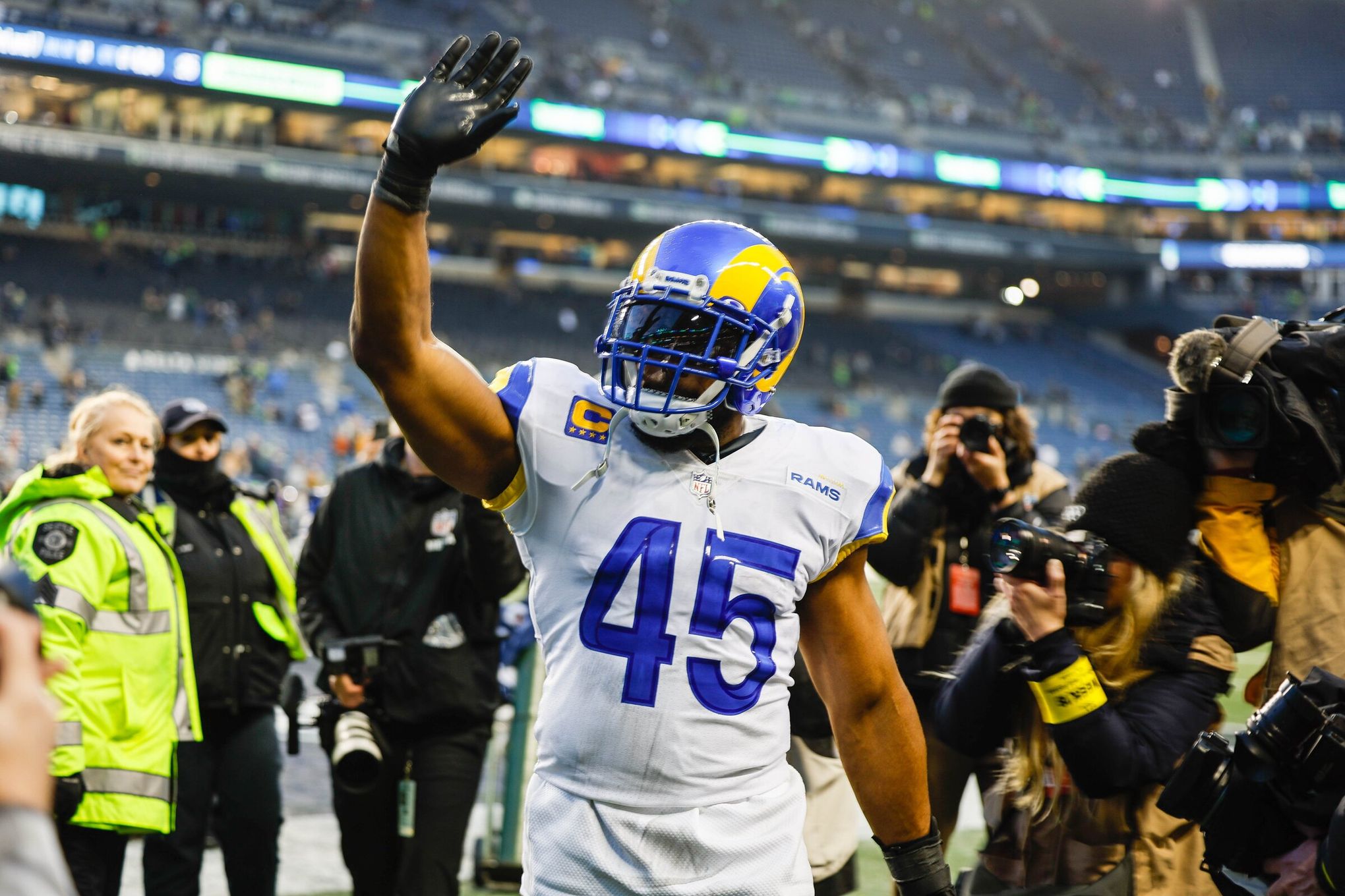 Bobby Wagner's Seattle Seahawks reunion also means the return of wearing  No. 54 - Field Gulls