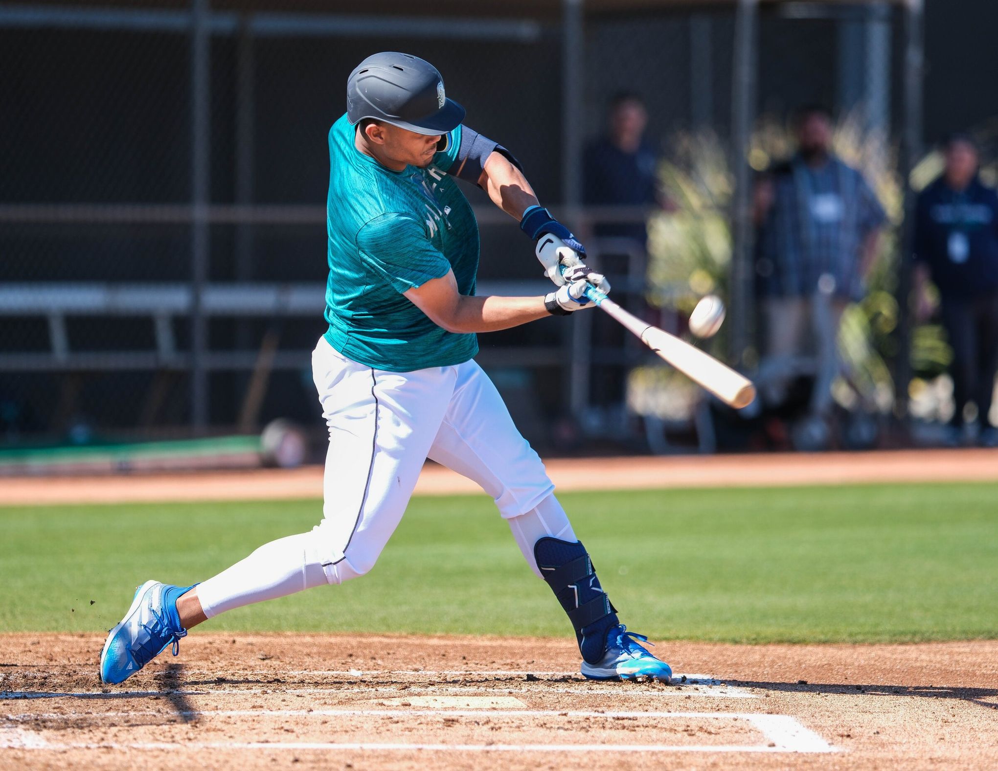 Julio Rodríguez leaves with back tightness, Mariners beat A’s 9-5