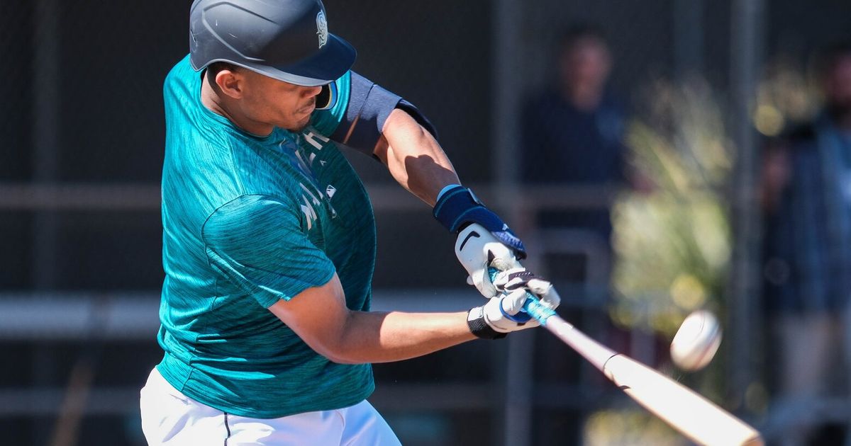 Julio Rodríguez leaves with back tightness, Mariners beat A’s 9-5