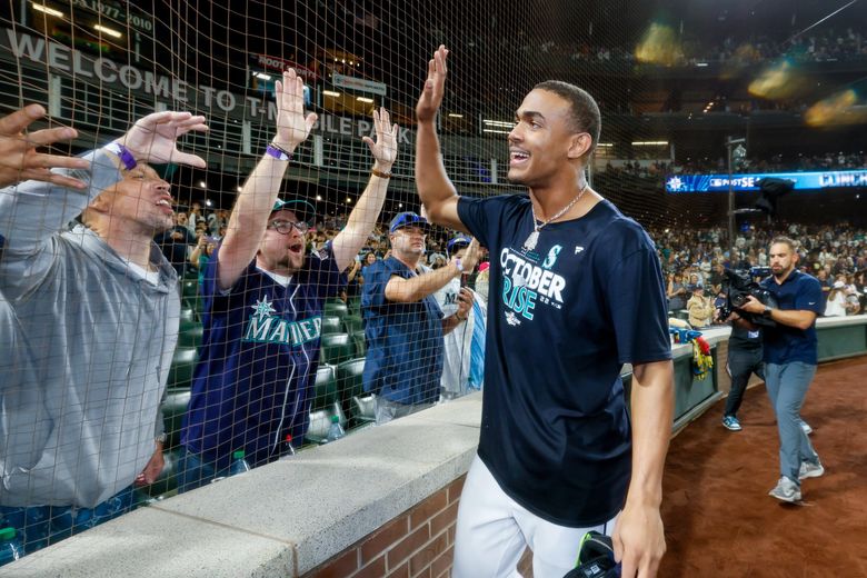 Mariners players express disappointment about Blue Jays merch at Seattle  team store