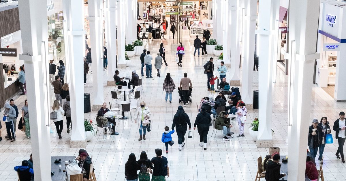 Southcenter mall invites local students to show, sell their artwork